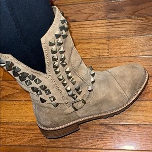 Zara studded suede boots size 40 (fits like a 9.5)